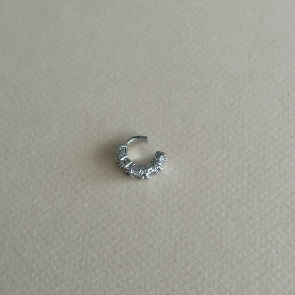 Diamond Ear Cuff N1946